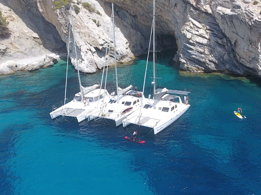 3 Katamarane zusammen vor der Cala d'en Tio Mallorca